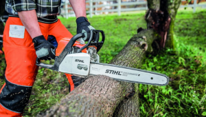 How to Use A Chainsaw?